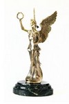 Кабинетная скульптура «Ника»